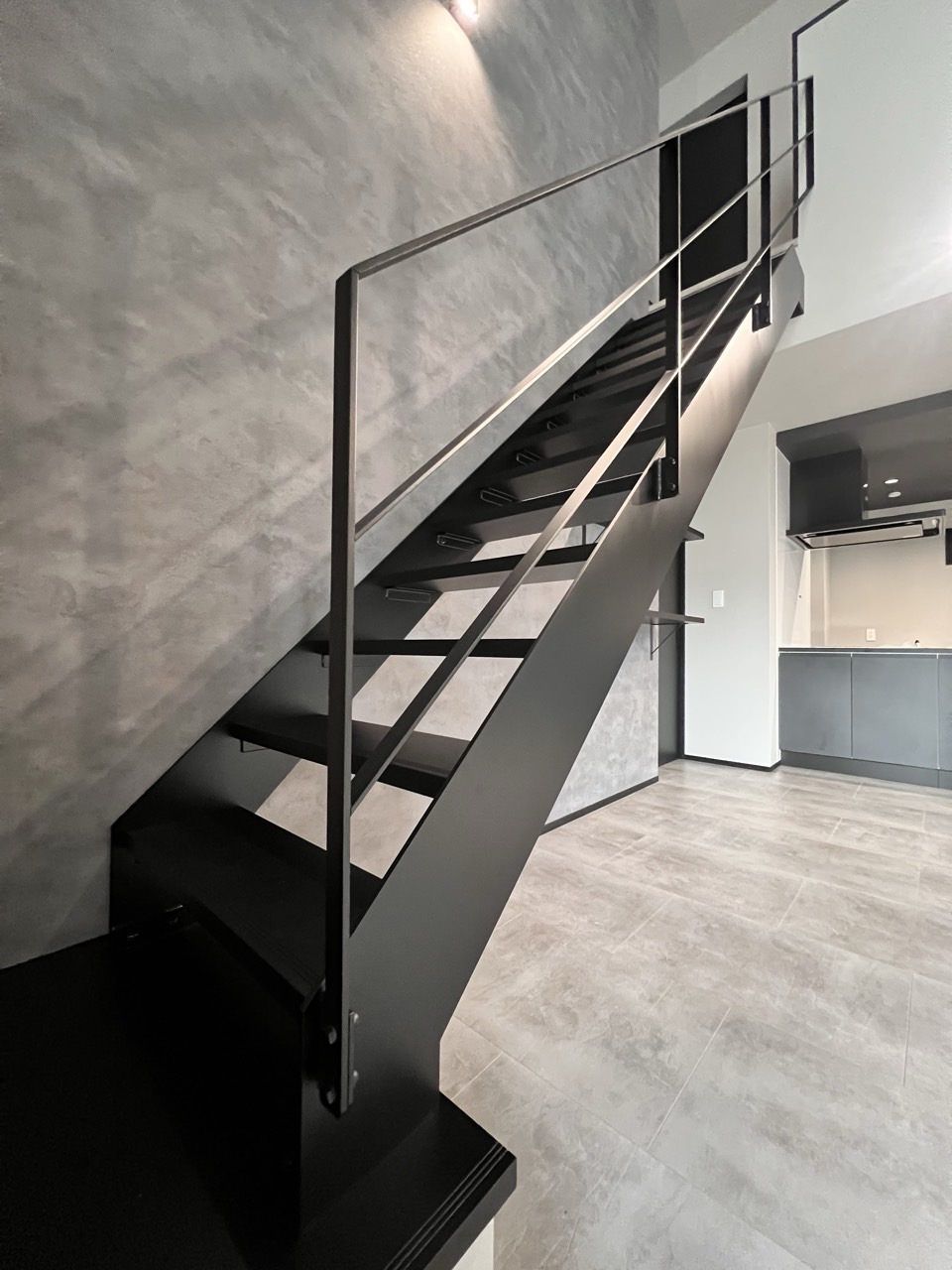 ブラック階段と手すり