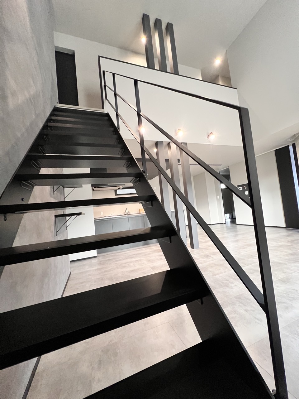ブラック階段と手すり